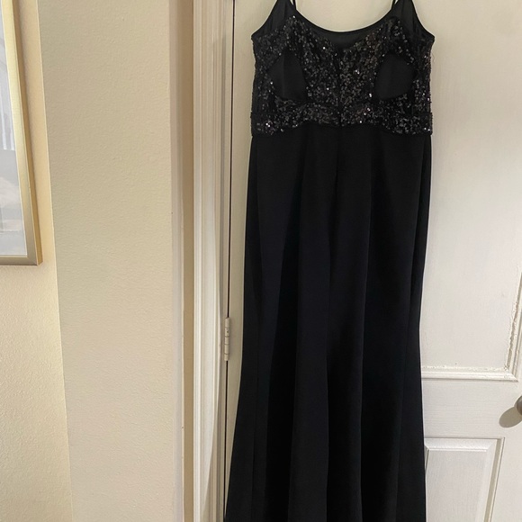 Belle Badgley Mischka  Women’s Evening Gown - Picture 3 of 7